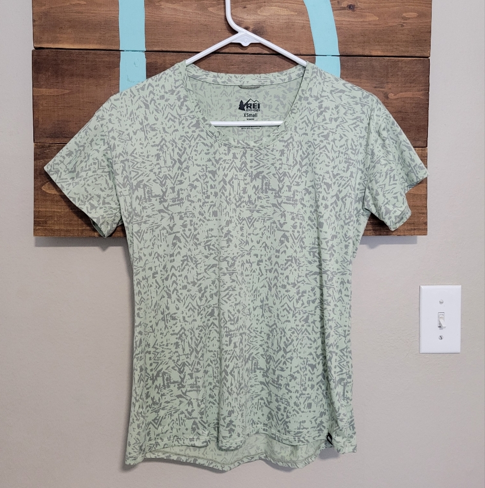 REI Sahara T-Shirt - Women's Light Green With Gray Details  UPF 30 Size XS